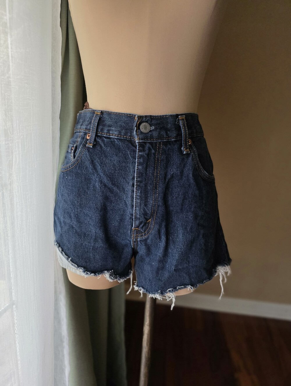 Levi's 517 Vintage Cut Off Denim Shorts Dark Wash Custom Frayed High Rise Sz 32